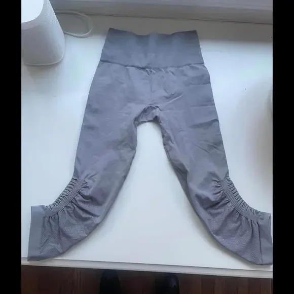 Lululemon cropped seamless leggings size 4 - Picture 2 of 3